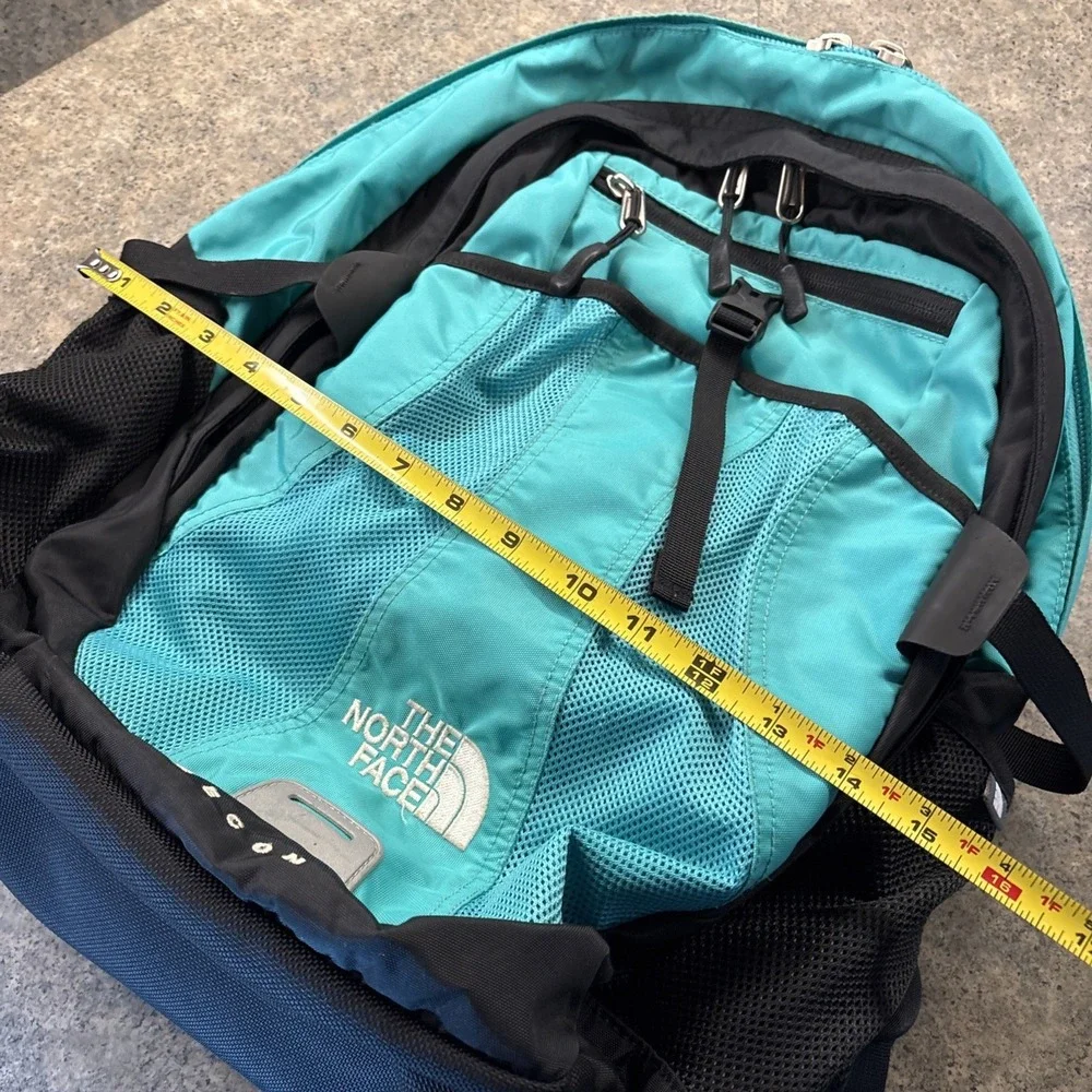 North Face Recon Women's Backpack School Work Hiking Padded Back Very Good Cond.